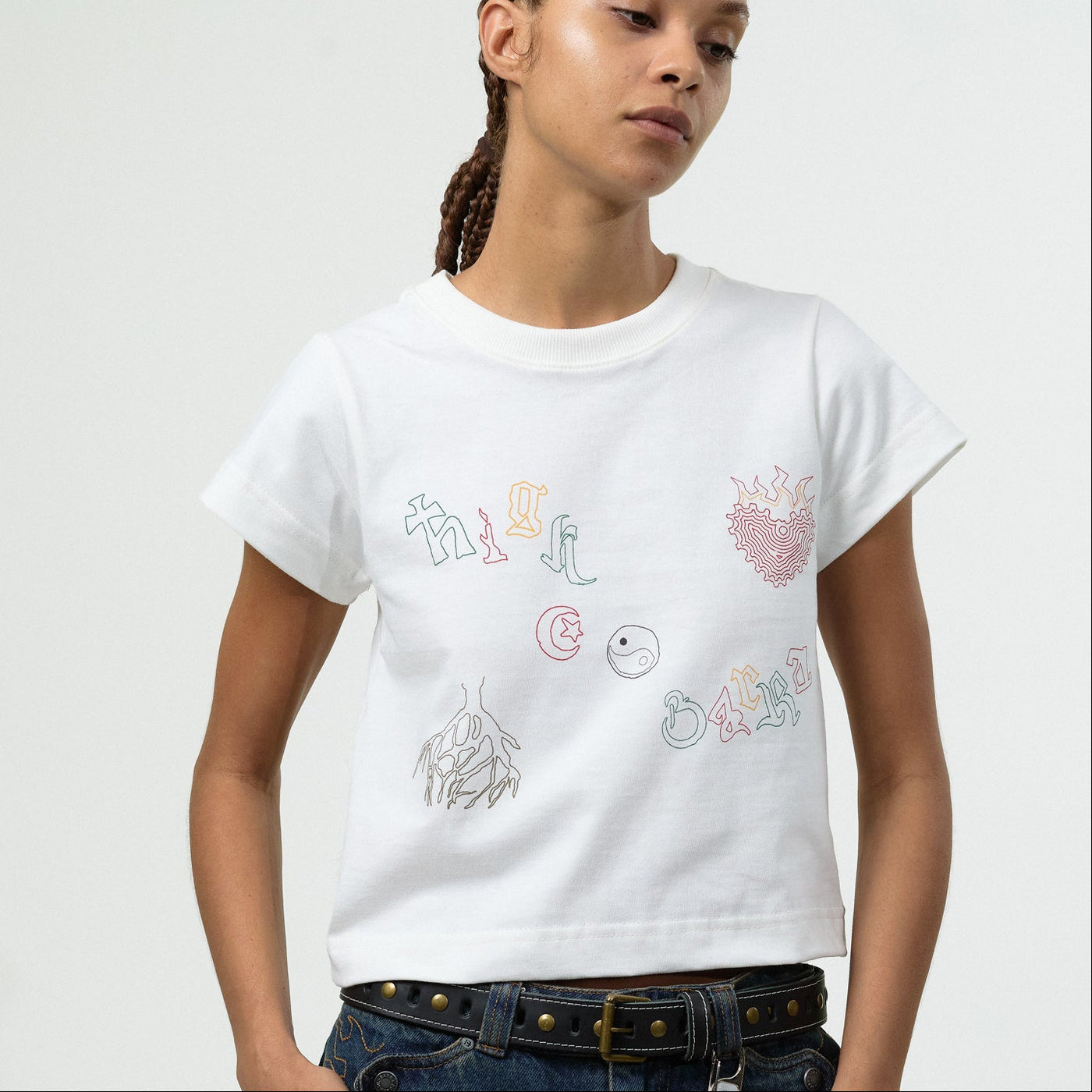 Baby Tee "Iconografia" Off White - HIGH a/c BARRA