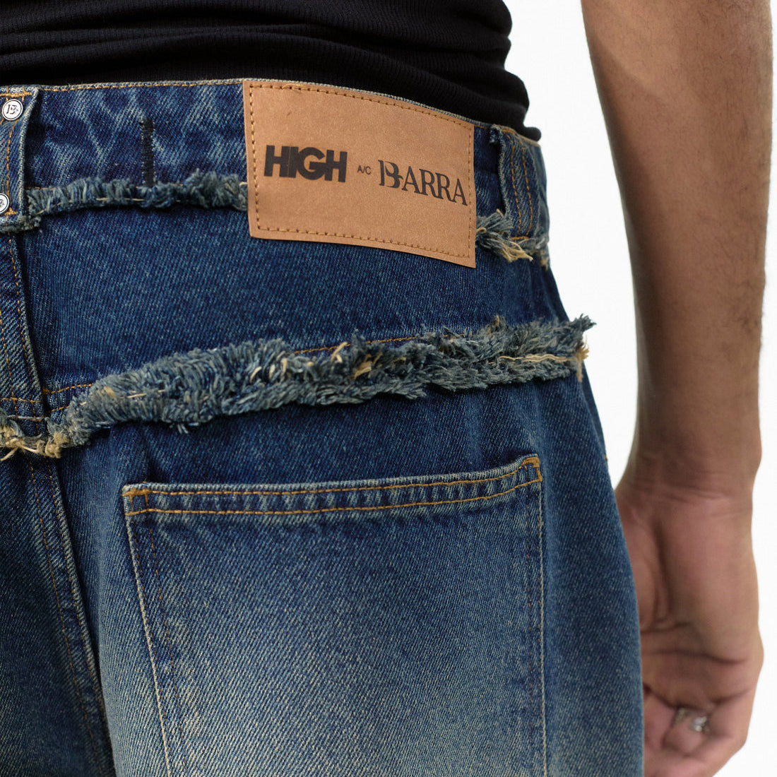 Calça Jeans "Desconstruída" - HIGH a/c BARRA