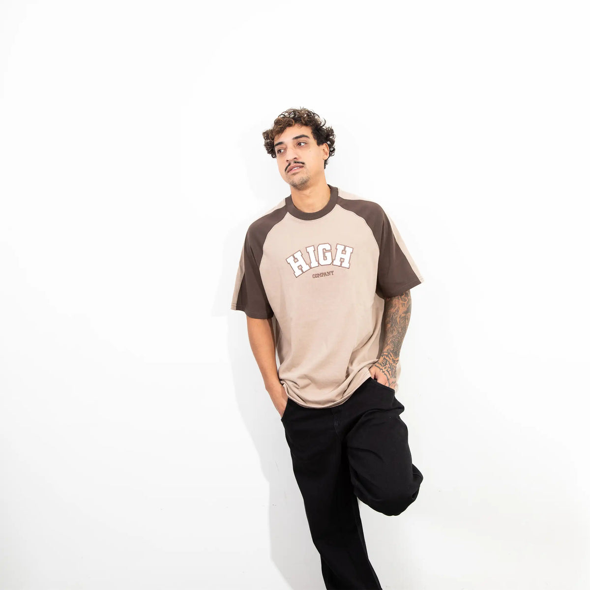 College Tee Beige