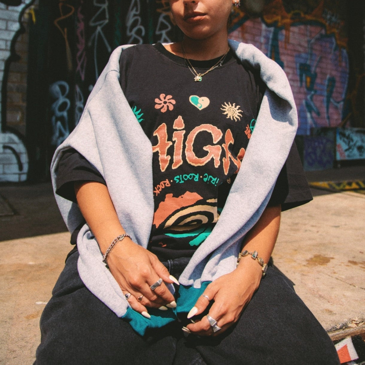 Tee Roots Black