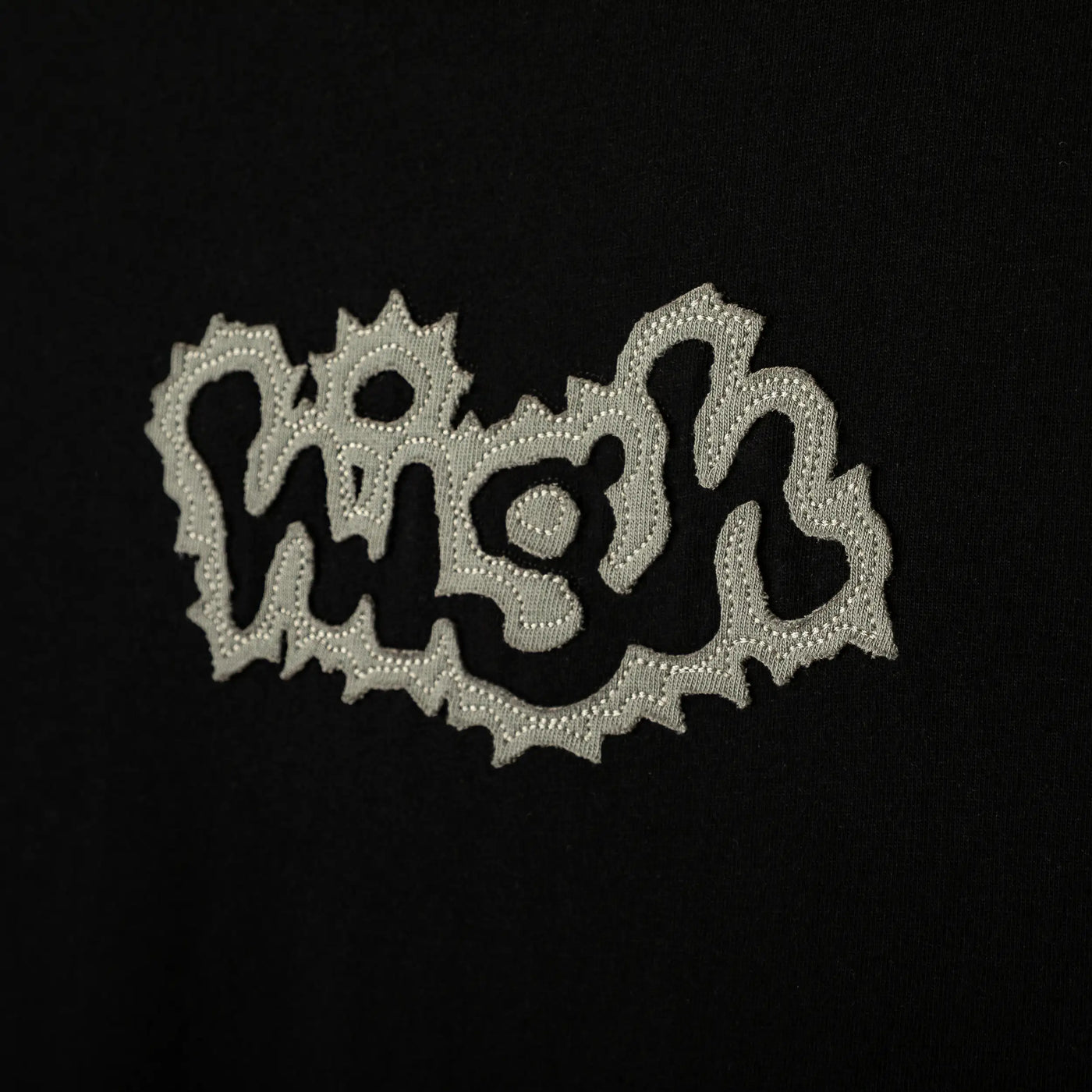 Tee Apliqué Black